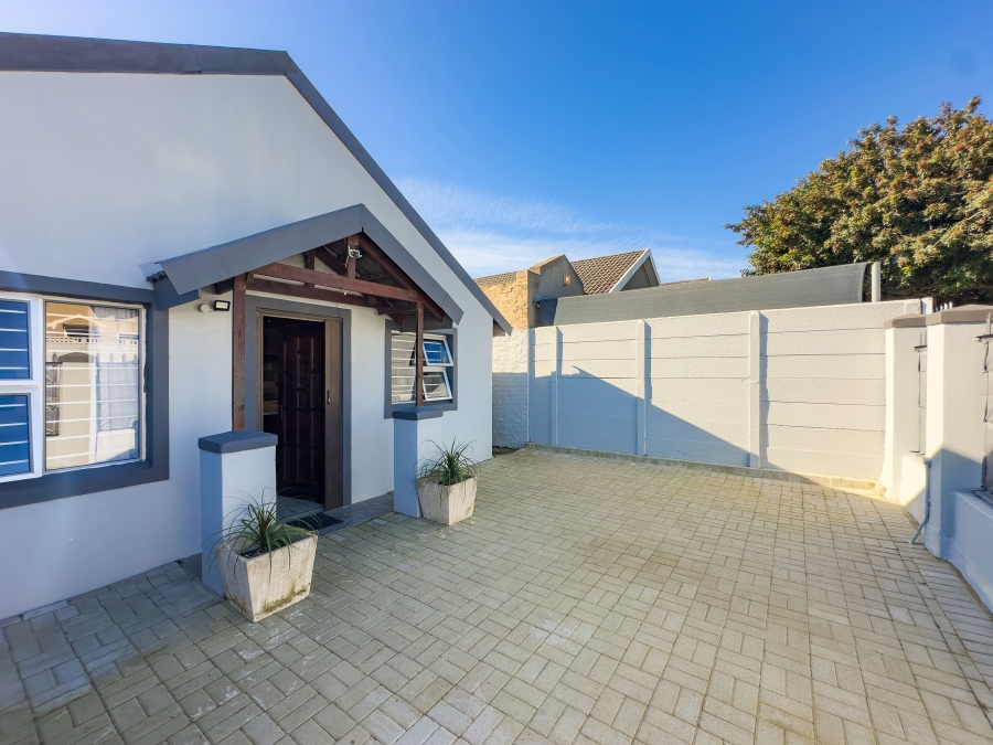 3 Bedroom Property for Sale in Protea Village Western Cape